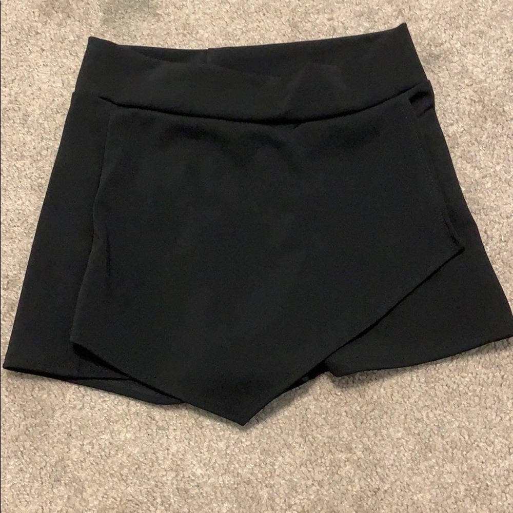 Black skort